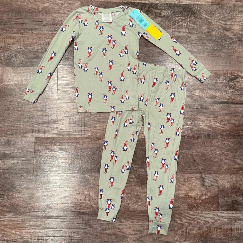NEW Falls Creek Christmas Gnome Kids Two Piece Pajama Set Size 6